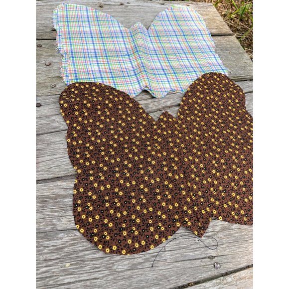 Vintage 1950s Lot of 70 Butterfly quilt Blocks Floral, plaid, Chambray - Picture 10 of 14